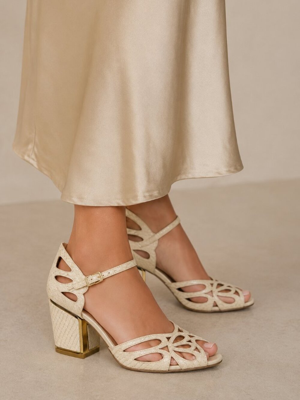 Klub Nico Cream Embossed Leather Chunky Heels Womens 7 Gold Accents Made Brazil